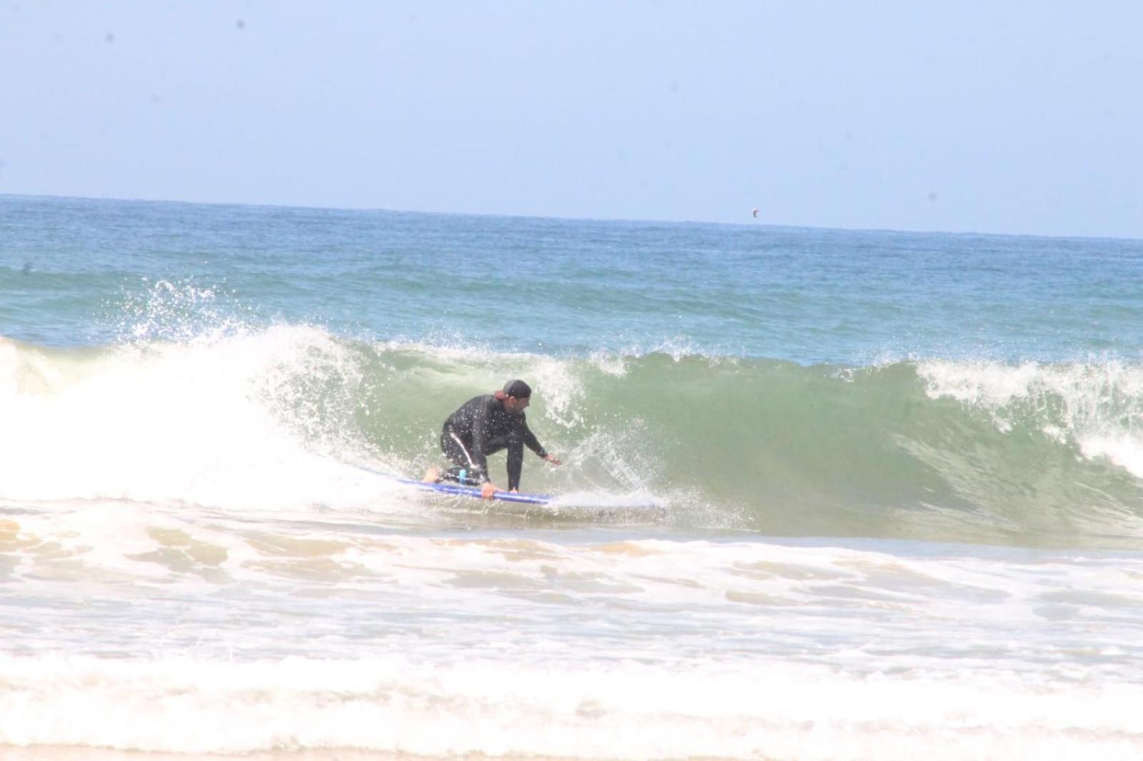 Olas Surf Camp *